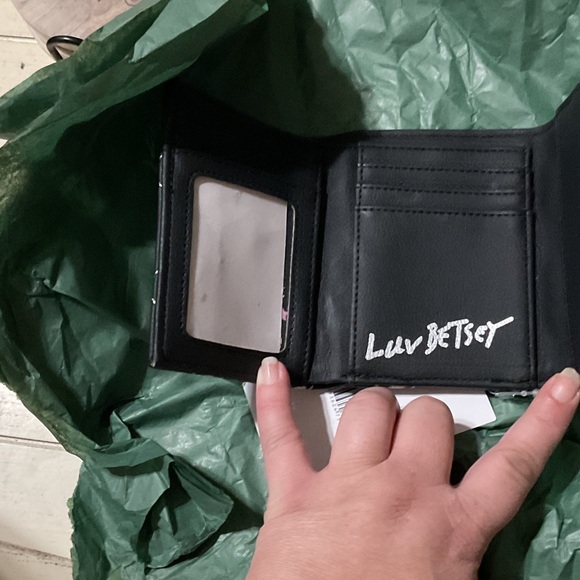 Betsey Johnson Black and White Bow Wallet - Picture 2 of 4